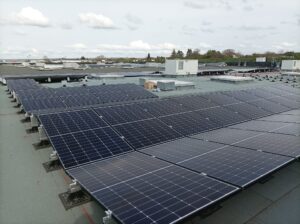 Installation solaire en autoconsommation sur toiture plate pour site industriel