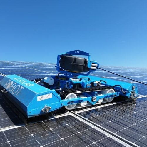 Comment et pourquoi nettoyer efficacement vos panneaux solaires pour optimiser leur rendement