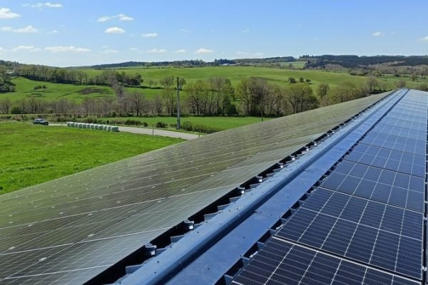 Exploitation agricole dans les Combrailles - Electrons libres 2