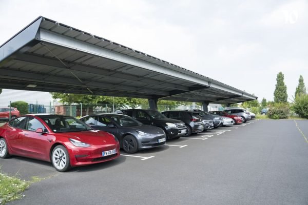 Ombrière photovoltaïque en autoconsommation - Systèmes Solaires