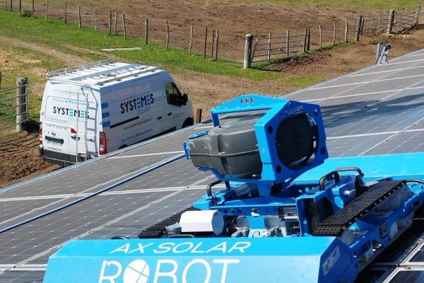 Robot de nettoyage de panneaux photovoltaïque