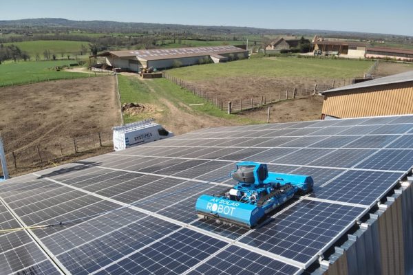 Robot de nettoyage de panneaux solaires